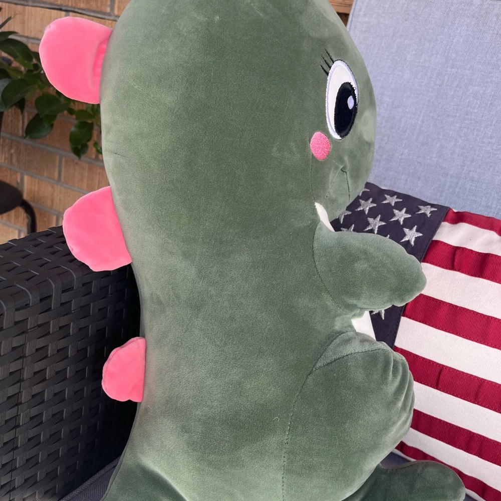 Charming Green and White Reptile Plush with Friendly Eyes - Picture 2 of 3